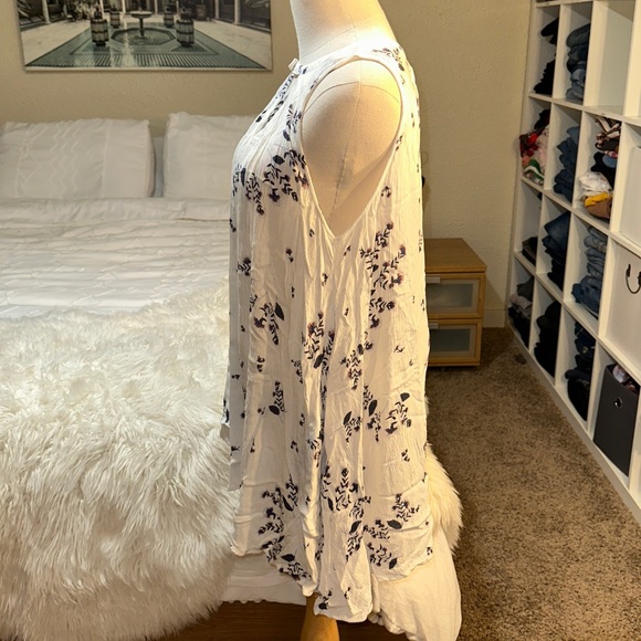 Free People | Tree Swing Tunic Tank Top Sleeveless Blouse Floral Print Keyhole - Picture 3 of 14